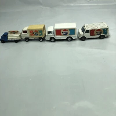 Camionetas Corgi Juniors vintage escala 1/64, Tonics No.19 Honda 360 y Barclays Pepsi Foto 1 de 4