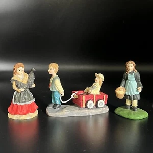 Lote 3 Estatuillas de Arte Popular Pueblos Meadowbrook Viejo Niño Carro Niña Puerta Ganso - Imagen 1 de 9