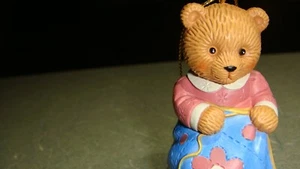 Avon 1996 Hobby Bär Nähen hängende Ornament - Bild 1 von 7