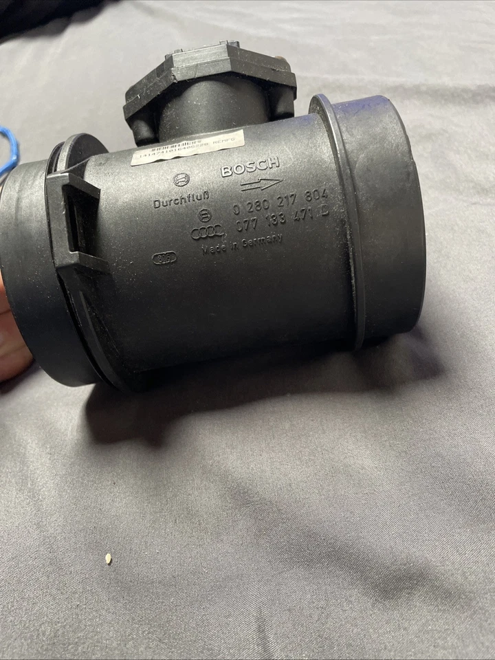 GENUINE OEM Bosch 97 98 99 AUDI A8 D2 MAF MASS AIR FLOW SENSOR 077133471D - Image 1 of 1