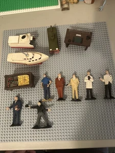 LOT-12 GILBERT 1965 JAMES BOND 007 Dragon Tank POOL TABLE M Desk ATTACHE Boat - Bild 1 von 24