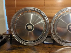 Set of 2 Original 1977 Cadillac Coupe Deville 15 Inch Hubcaps Fair Condition - Bild 1 von 19