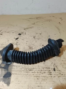 VW Passat B6 Estate left rear tailgate wiring loom rubber boot hinge protector - Picture 1 of 6