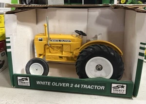 SPECCAST WHITE OLIVER 2 44 TRACTOR 1998 Special Edition 1/16 NIB - Picture 1 of 8