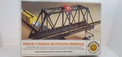Bachmann 46222 1:87 Ho Scale Over/under Bridge With Flashing Light Plastic Kit - Image 1 of 4