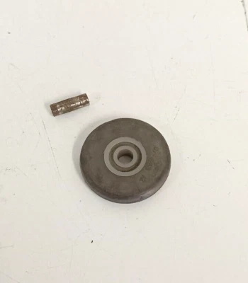 Dyson DC25 Vacuum Cleaner Head base plate Wheel with Roller inc P+P - Image 1 of 2