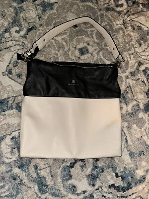 Cartera de hombro de cuero trina turk, un poco estilo hobo. ¡Como nuevo! Foto 1 de 4