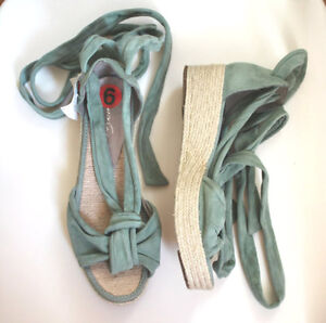 KENNETH COLE New York SUEDE Low Heel WEDGE Sandals Shoe LIGHT GREEN Suede STRAPS