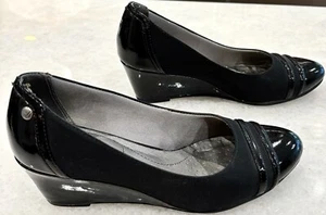 A+ LifeStride Black Stretch & Patent Leather Wedge Pumps 8 M Juliana Cushy Comfy - Bild 1 von 5