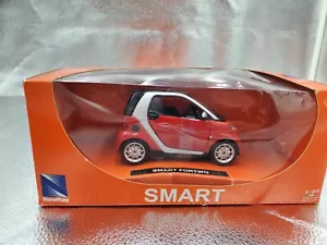 Smart Car 1/24 scale fortwo Toy car New-Ray box has seen better days diecast - Picture 1 of 7
