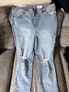 NEW! Women’s Style & Co Slim Leg High Rise Slimming Pocket Jeans Sz 16 NWT - Picture 1 of 5