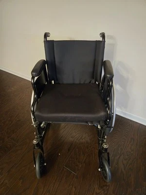 Silla de ruedas manual para adultos Invacare Tracer SX5 Foto 1 de 2