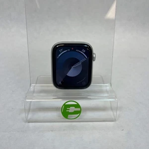Solo GPS Apple Watch SE 1a Generazione 44MM Argento Alluminio A2352 Senza Cinturino Incluso - Foto 1 di 6