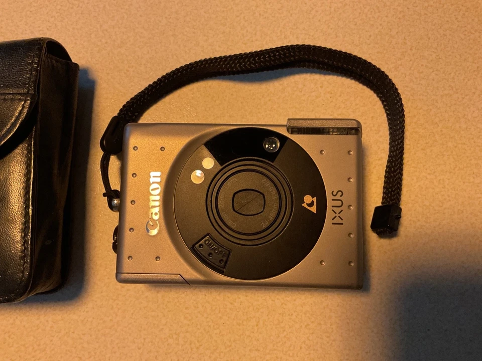Canon IXUS compact camera zoom lens 24-48mm working - Image 1 of 4