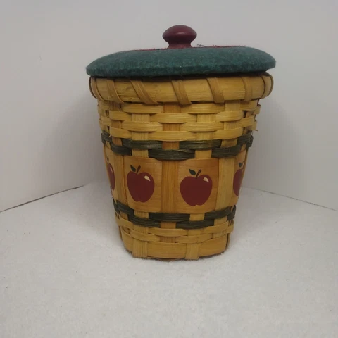 Vtg Oval Wicker Apple Theme Basket With Fabric Applique Quilted Lid Cover
