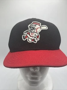 Gorra Cincinnati Reds NUEVA ERA 59Fifty ajustada (talla 7 1/8) retro Mr. Red Mascot - Imagen 1 de 8