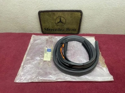 Mercedes Benz Door Weatherstrip Left A2087271730 NOS Foto 1 de 4