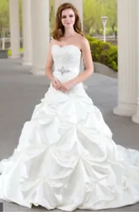 JJ's House of Fashion Wedding Dress w/tags - Size 6 - Picture 1 of 4