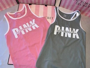 Camisa sin mangas Victoria's Secret ROSA pequeña blanca con logotipo (2) - Imagen 1 de 6