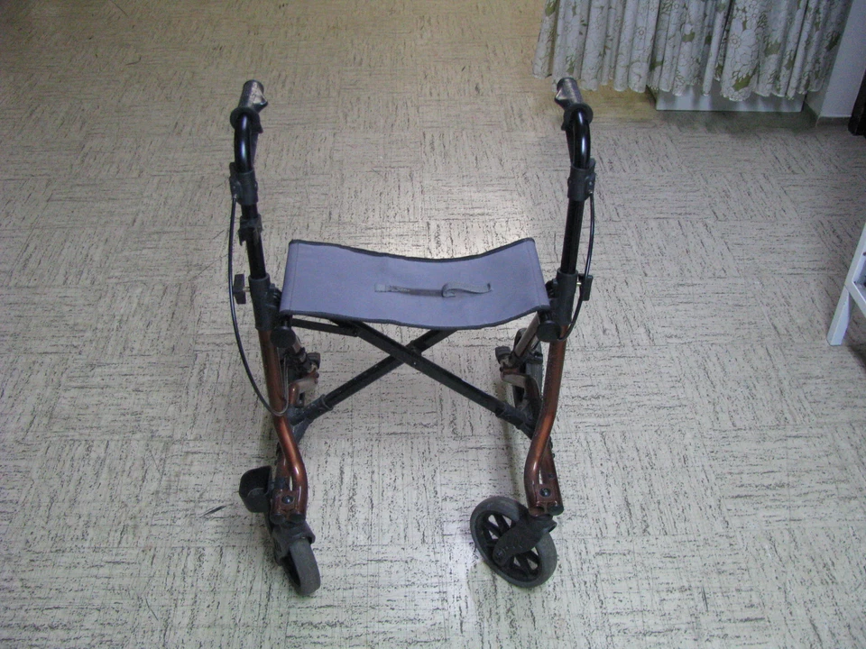 Dietz Taima M Rollator - Braun Metallic LEICHTGEWICHT ROLLATOR KLAPPBAR - Bild 1 von 4