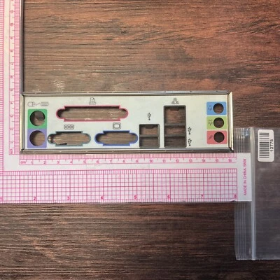 Protector de E/S ATX para placa base desconocida placa posterior de E/S Foto 1 de 2