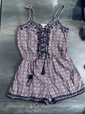 Mameluco boho con tiras American Eagle talla XS borlas borgoña marroquí Foto 1 de 4