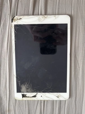 Apple iPad Mini 2 - Image 1 of 2