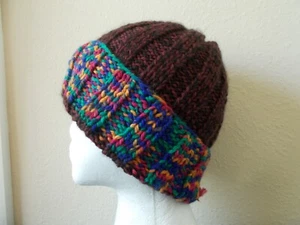 Berretto/cappello lavorato a mano accogliente e caldo, marrone + multicolore - Foto 1 di 6