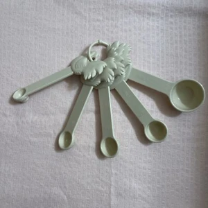 Paula Deen Chicken Rooster Measuring Spoons Set Of 5 Plastic Cream Beige - Picture 1 of 12