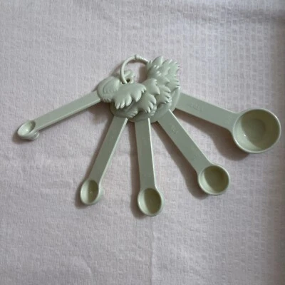 Paula Deen Chicken Rooster Measuring Spoons Set Of 5 Plastic Cream Beige - Image 1 of 4