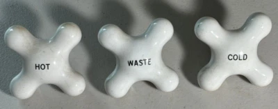 SET OF 3 MATCHING VINTAGE PORCELAIN BATHTUB KNOBS HOT, COLD, AND WASTE - Image 1 of 4