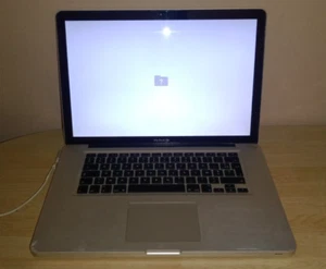 PC APPLE MACBOOK Pro 1286, VENDU EN L' ETAT, IL S'ALLUME, IL EST A COMPLETER - Photo 1/11