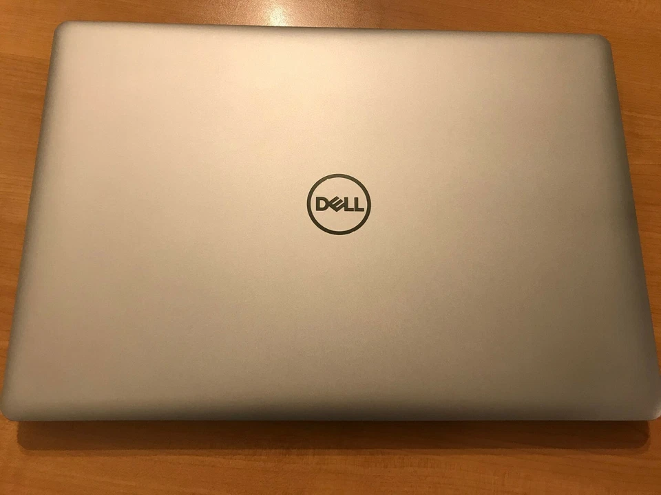 Dell Inspiron 5570 i7-8550U QUAD Core RAM 8Gb 15,6” Full UHD 2Gb SSD 128Gb HDD 1 - Immagine 1 di 4