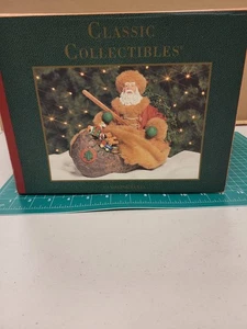 Classic Collectibles Santa Figurine Christmas Holiday Decoration Display Decor - Picture 1 of 5