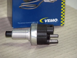 VEMO Bremslichtschalter Schalter für MERCEDES /8 W114 W115 W123 C123 S123 NEU - Bild 1 von 2