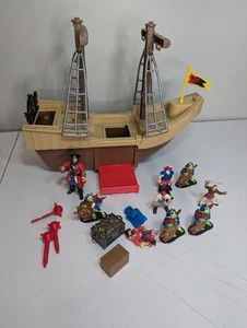Figuras piratas de juguete de colección y barco piratas del tesoro Kermit Imaginex Redbox años 90 - Imagen 1 de 7