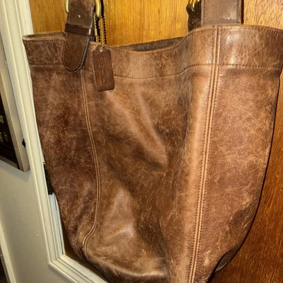 Спортивная сумка-тоут Coach Soho размер XL наплечная сумка коричневая перчаточная дубленая кожа No 4082 ПРИМЕЧАНИЕ - Изображение 1 из 4