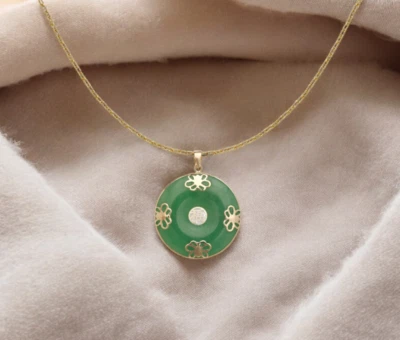 Colgante mariposa ornamentada de jade u ónix genuino de oro amarillo de 14k - 25 mm x 32 mm - Foto 1 de 4