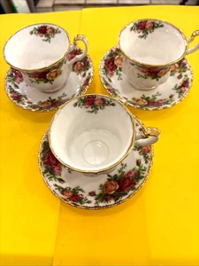 3 Royal Albert Bone China Old Country Roses Teacups & Saucers - Picture 1 of 10