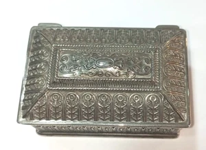 Kleine antike Schmuckschatulle Messing versilbert Schmuck Samt gefüttert Gravur - Bild 1 von 8