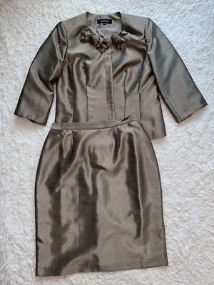 Conjunto Falda Top Kasper De Colección Gris Plata Acentos Florales Madre de la Novia Talla 14 Foto 1 de 4