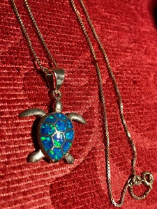 OPAL STERLING SILVER SEA TURTLE -1 1/2" WITH BAIL AND 20" STERLING SILVER CHAIN - Picture 1 of 3