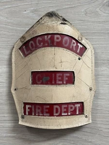 Vintage Lockport HÄUPTLING Feuerwehr Lederhelm Abzeichen Schild Cairns & Bro - Bild 1 von 7