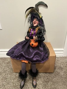 Halloween viktorianisches Hexenregal sitzend 26" lila & schwarz mit Kürbis - Bild 1 von 4