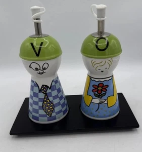Keramik Brandani Öl und Essig Set Mann Dame Paar mit Ständer, H6,5". - Bild 1 von 7