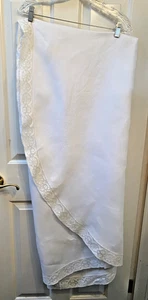 Vintage 70s Tablecloth White Lace Edge Oval 86" X 70"  Cottagecore Romantic - Picture 1 of 6