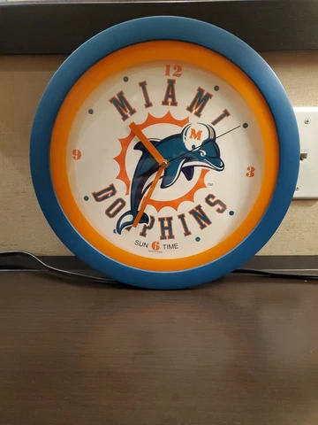 VINTAGE LOOKING MIAMI DOLPHINS WALL CLOCK SUN TIME WITH AA BATTERY WORKS WELL Cover