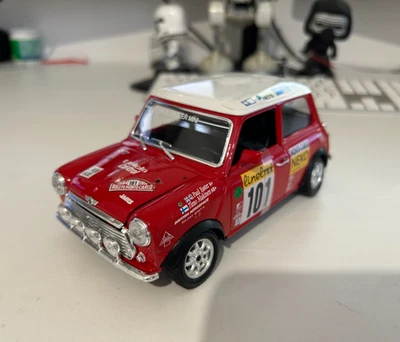 Mini Cooper 1960 Bburago 1:18 Diecast Model Car – New Red Boxed, very Rare - Image 1 of 4