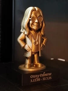 ozzy osbourne figur Memorial 3d gedruckt 6" - Bild 1 von 2