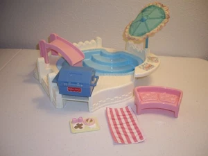 Casa de muñecas Fisher Price Loving Family Dream de colección piscina con tobogán barbacoa pozo - Imagen 1 de 20